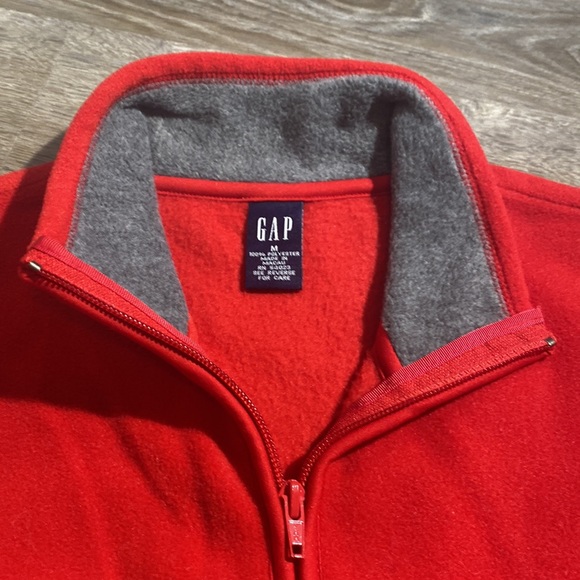 Gap Red Fleece Vest in Size M with Zipper Pockets - Picture 3 of 3